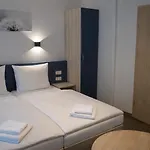 Hotel Hbf Garni 3*
