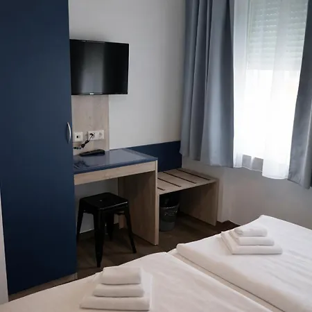 Hotel Hbf Garni 3*