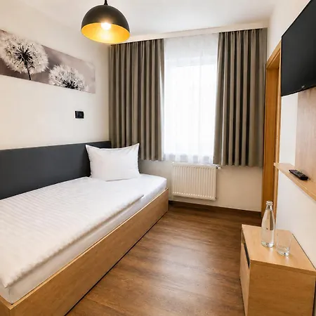 Hotell Hbf Garni 3*