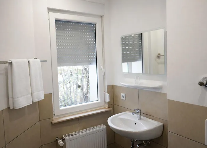 Hotel Hbf Garni 3*