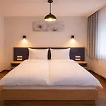 Hotel Hbf Garni