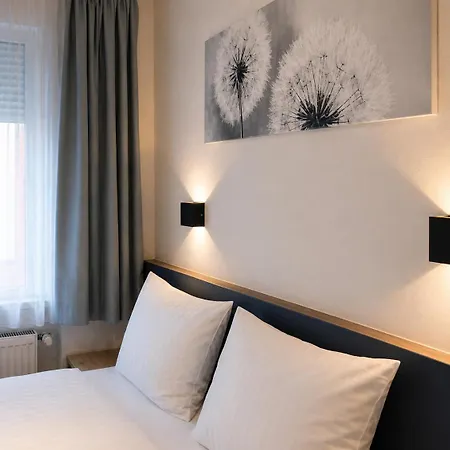 Otel Hauptbahnhof 3*
