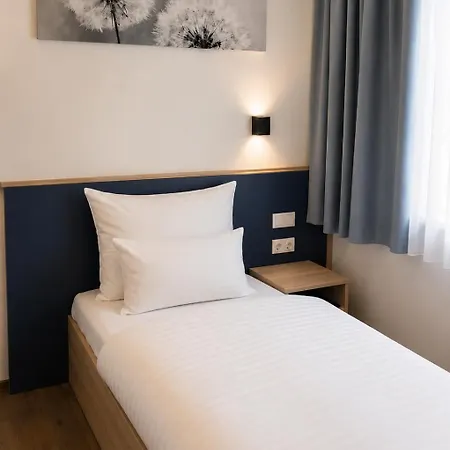 Otel Hauptbahnhof 3*
