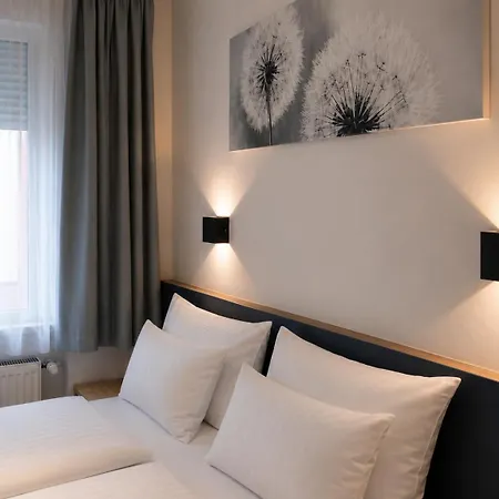 Hauptbahnhof Otel