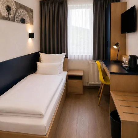 Hauptbahnhof Otel